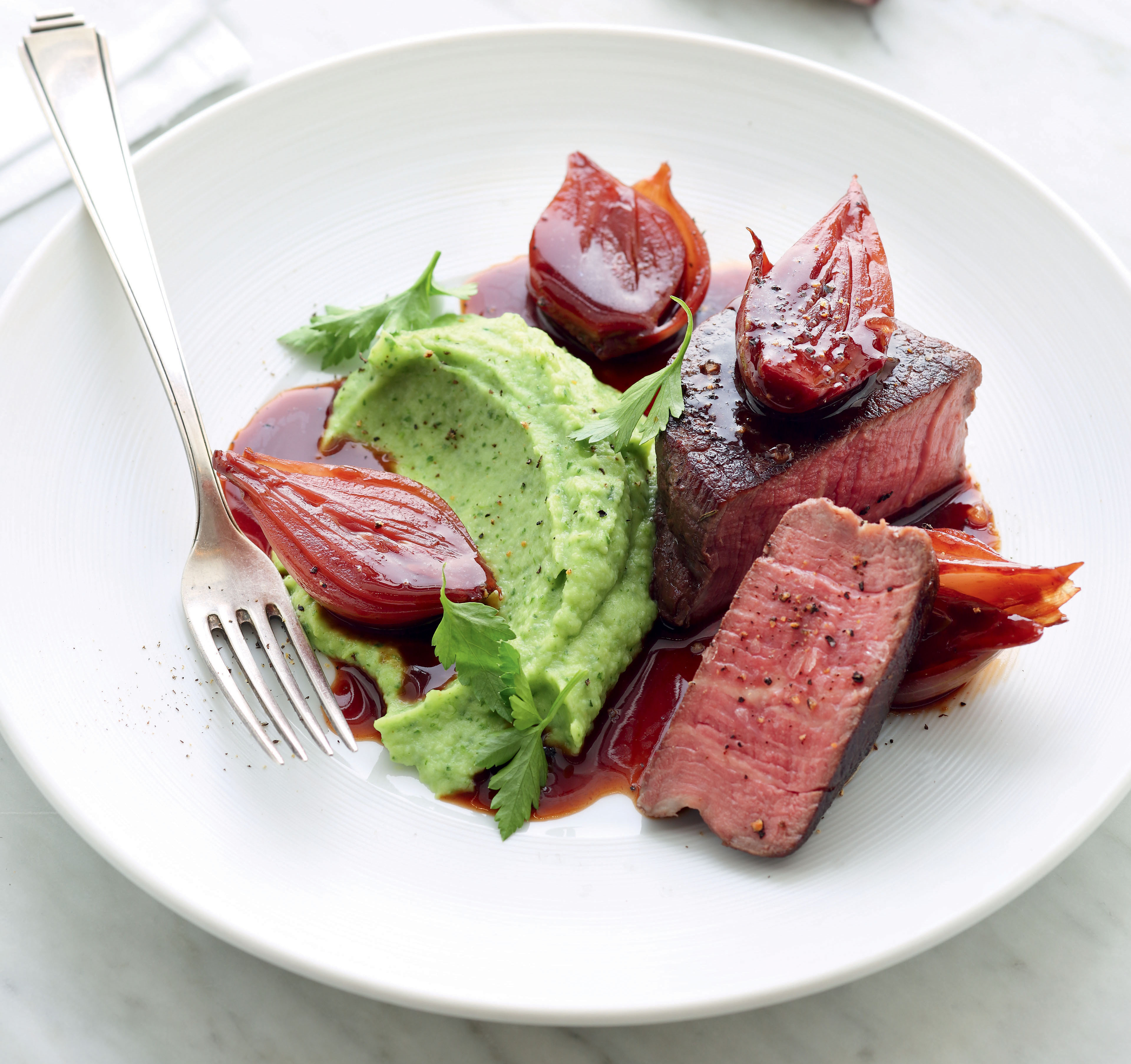 In Rotwein pochierte Rinderfilet-Medaillons | Kenwood Club